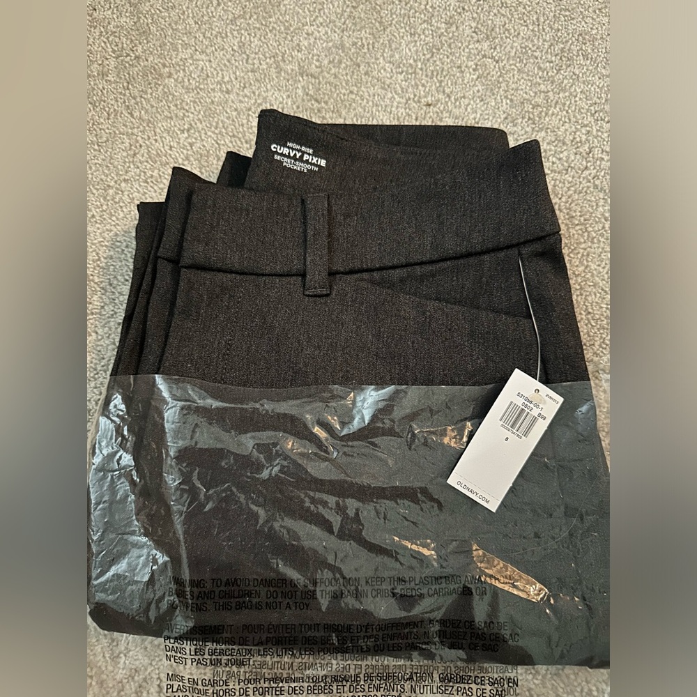 NWT High-Rise Curvy Pixie Straight Ankle Pants. Size 8